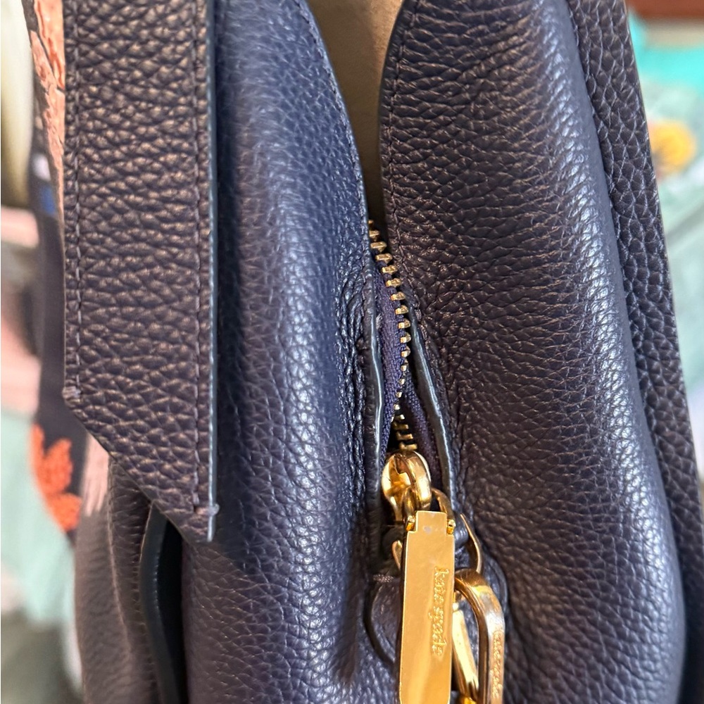Kate Spade Crossbody Bag with Red and Cream Floral Design - Picture 3 of 7